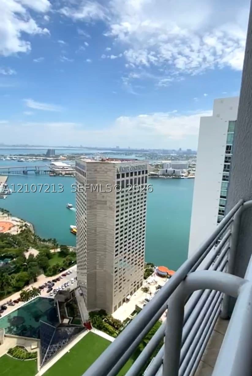 2+1 Condo — 325 Biscayne Blvd #4214, Miami, FL 33131