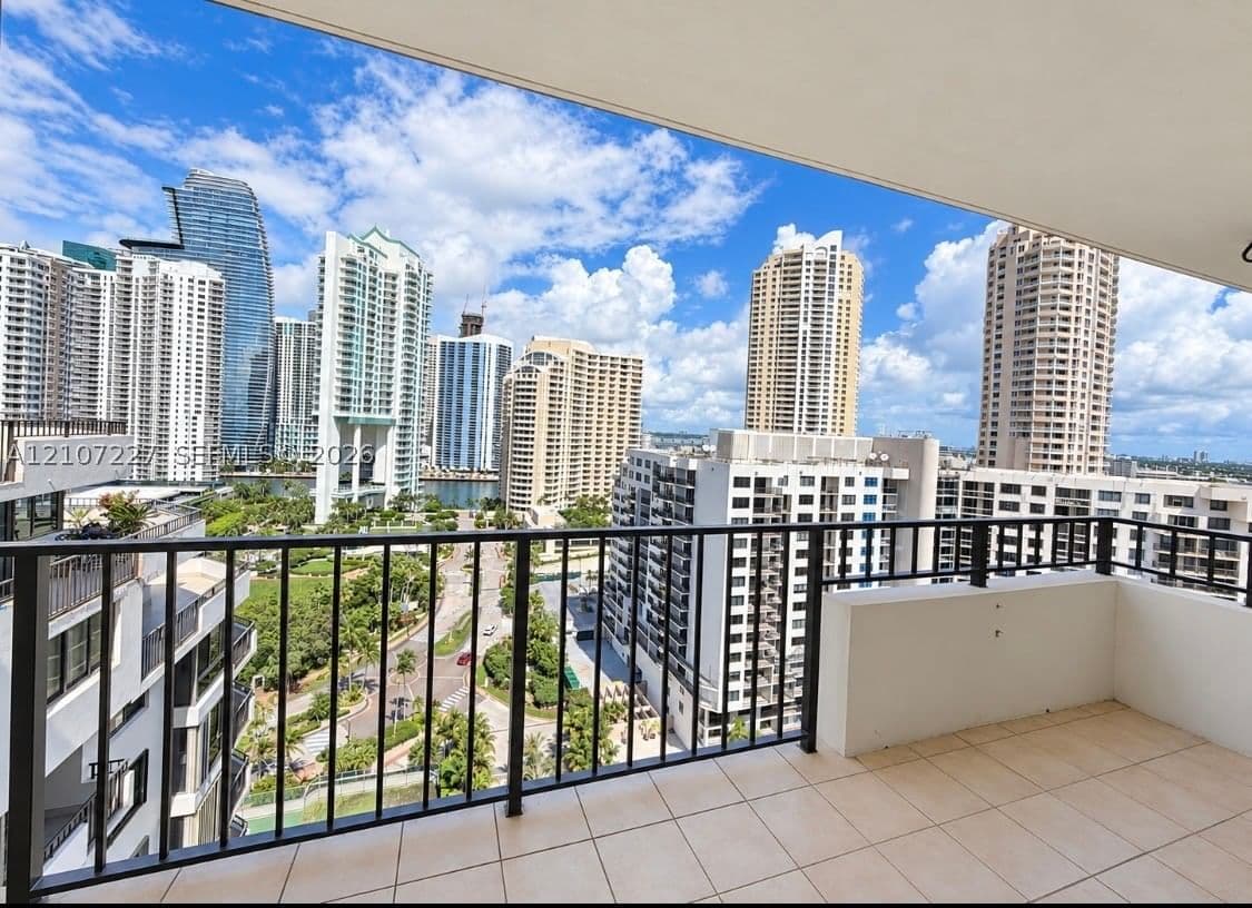 1-bedroom Condo — 520 Brickell Key Dr #A2012, Miami, FL 33131
