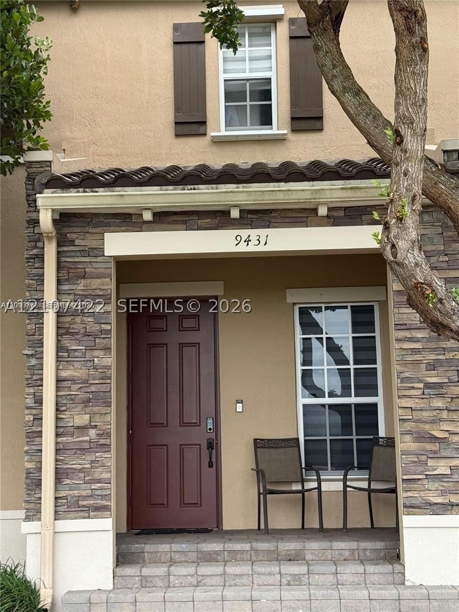 3-bedroom Property — 9431 172nd Ave #EFFICIENCY, Miami, FL 33196