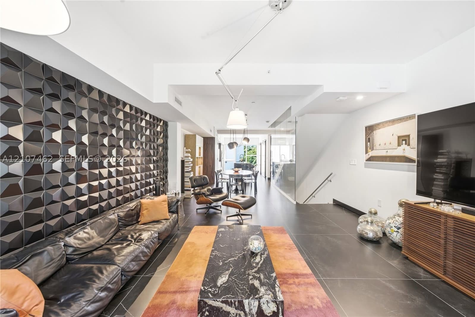 ONE BAY CONDO — ilan fotoğrafı