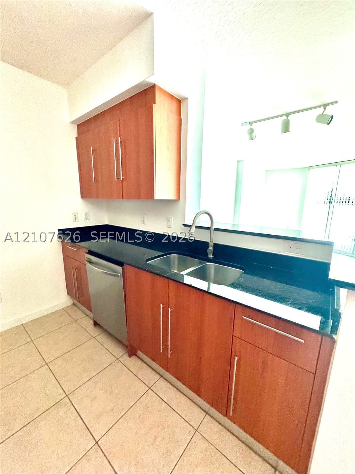 ONE MIAMI WEST CONDO — ilan fotoğrafı