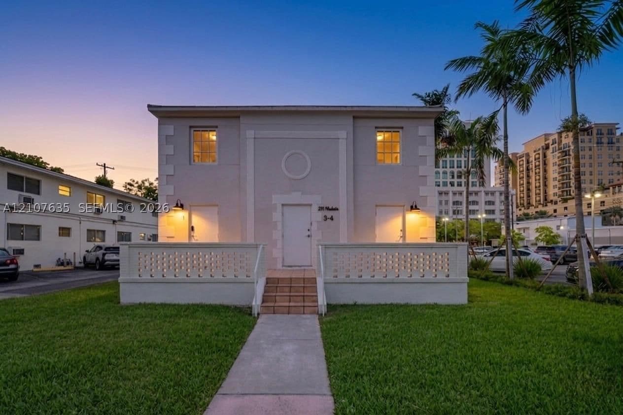 1-bedroom Apartment — 217 Madeira Ave #3, Coral Gables, FL 33134