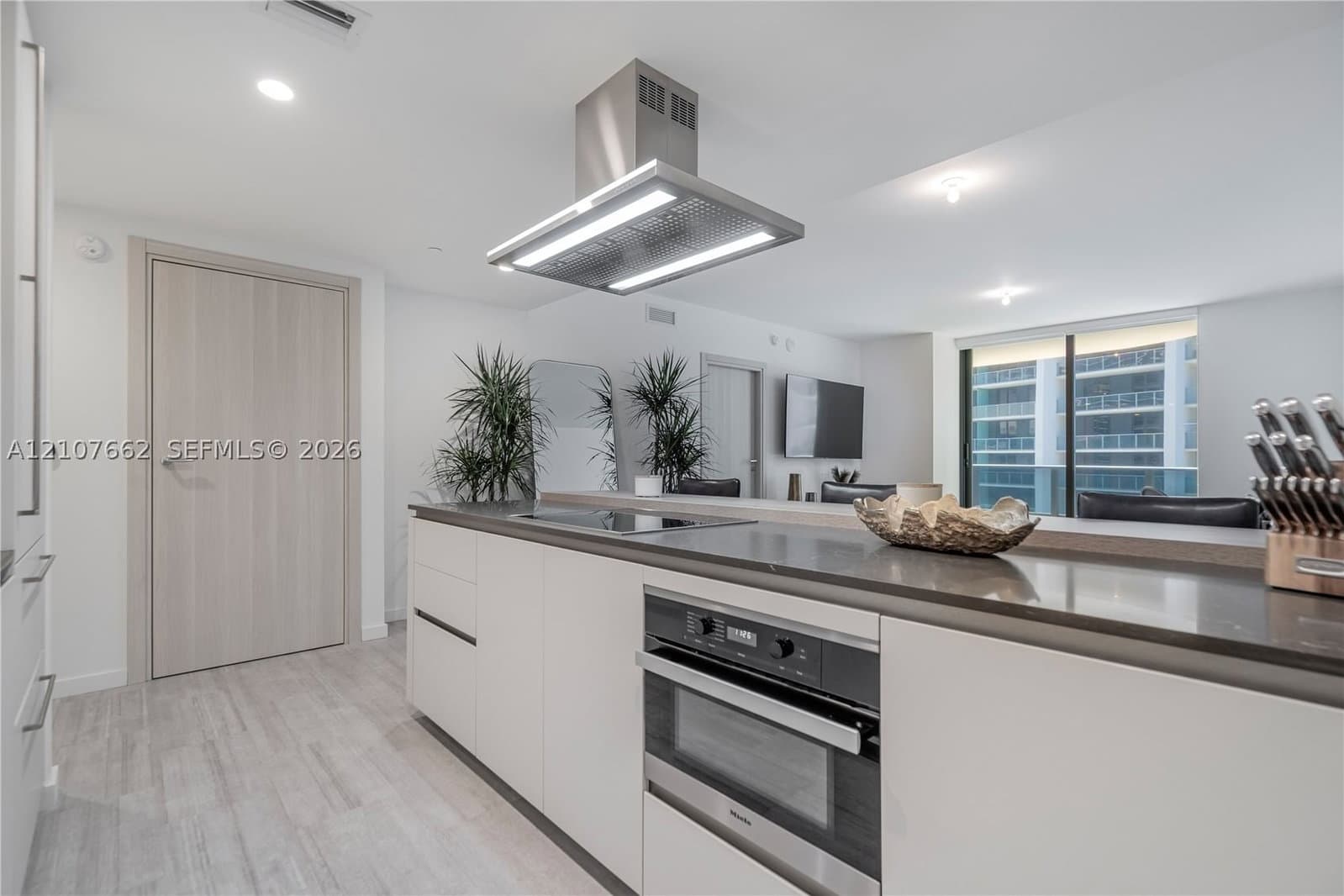 1-bedroom Condo — 1000 Brickell Plz #2005, Miami, FL 33131