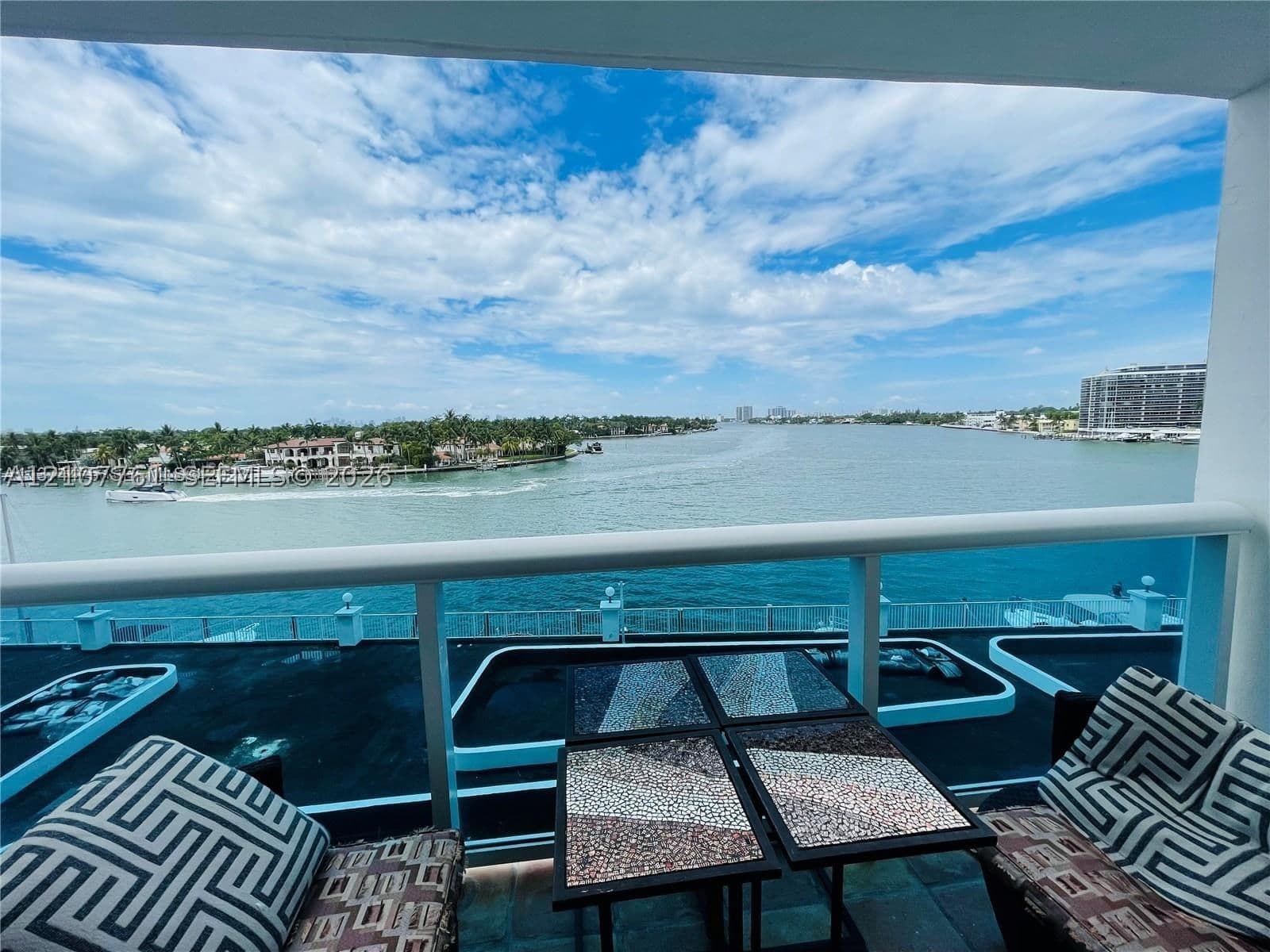 1-bedroom Condo — 6770 Indian Creek Dr #5L, Miami Beach, FL 33141