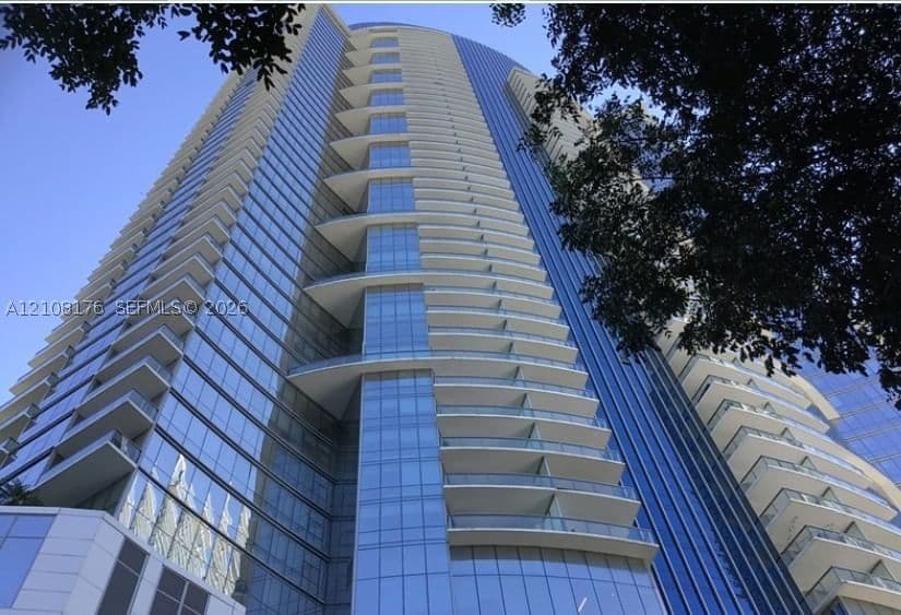 2-bedroom Condo — 851 1st Ave #4008, Miami, FL 33132