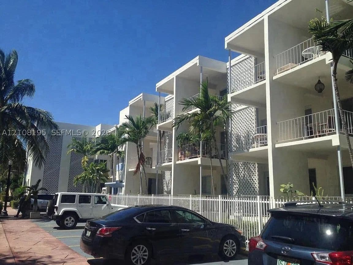 1-bedroom Apartment — 641 Espanola Way #10, Miami Beach, FL 33139