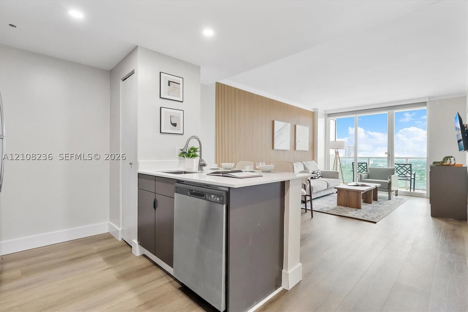 MUTINY PARK CONDO — ilan fotoğrafı