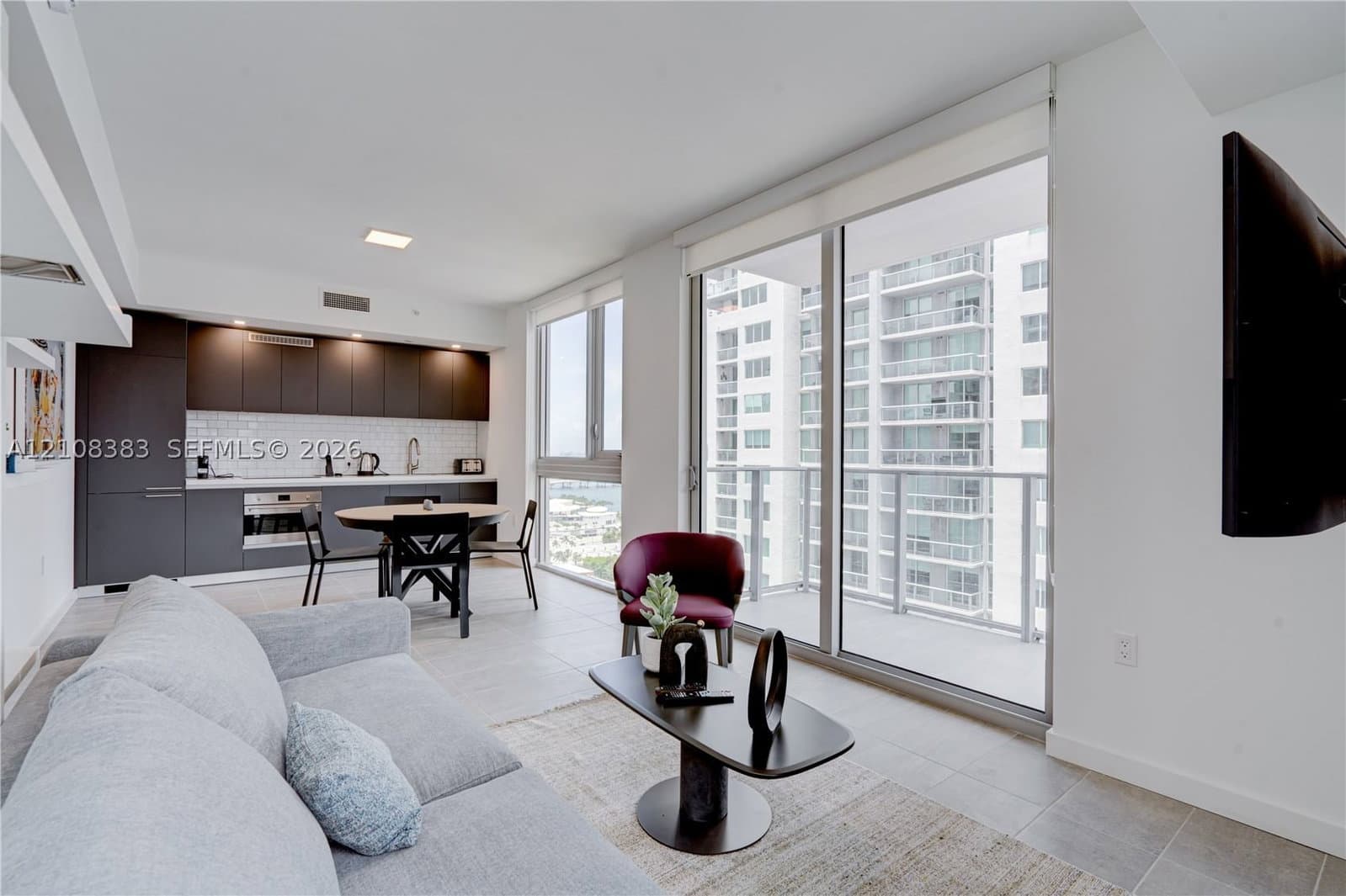 1-bedroom Condo — 227 2nd St #2500, Miami, FL 33132