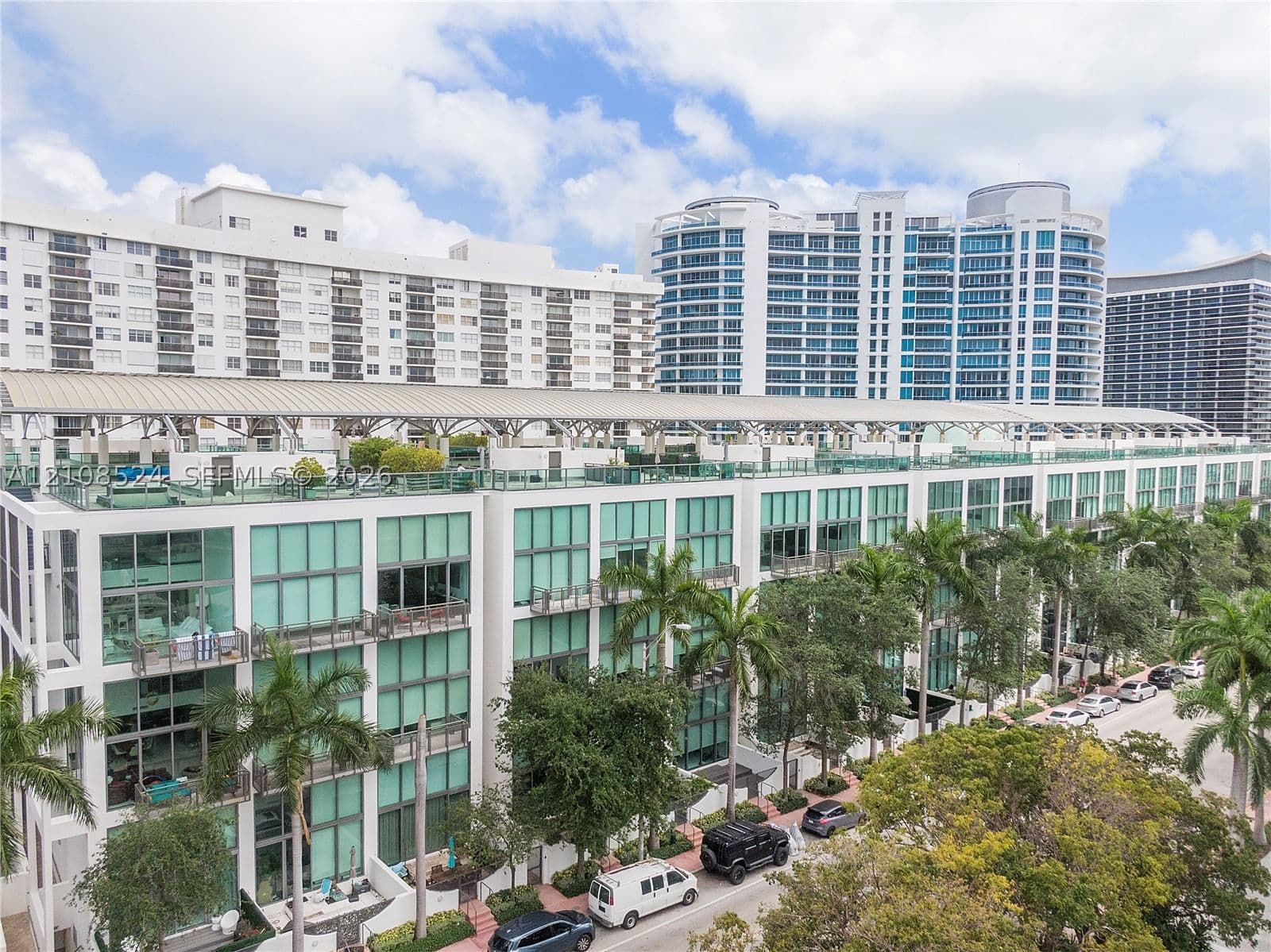 1-bedroom Condo — 6000 Collins Ave #527, Miami Beach, FL 33140