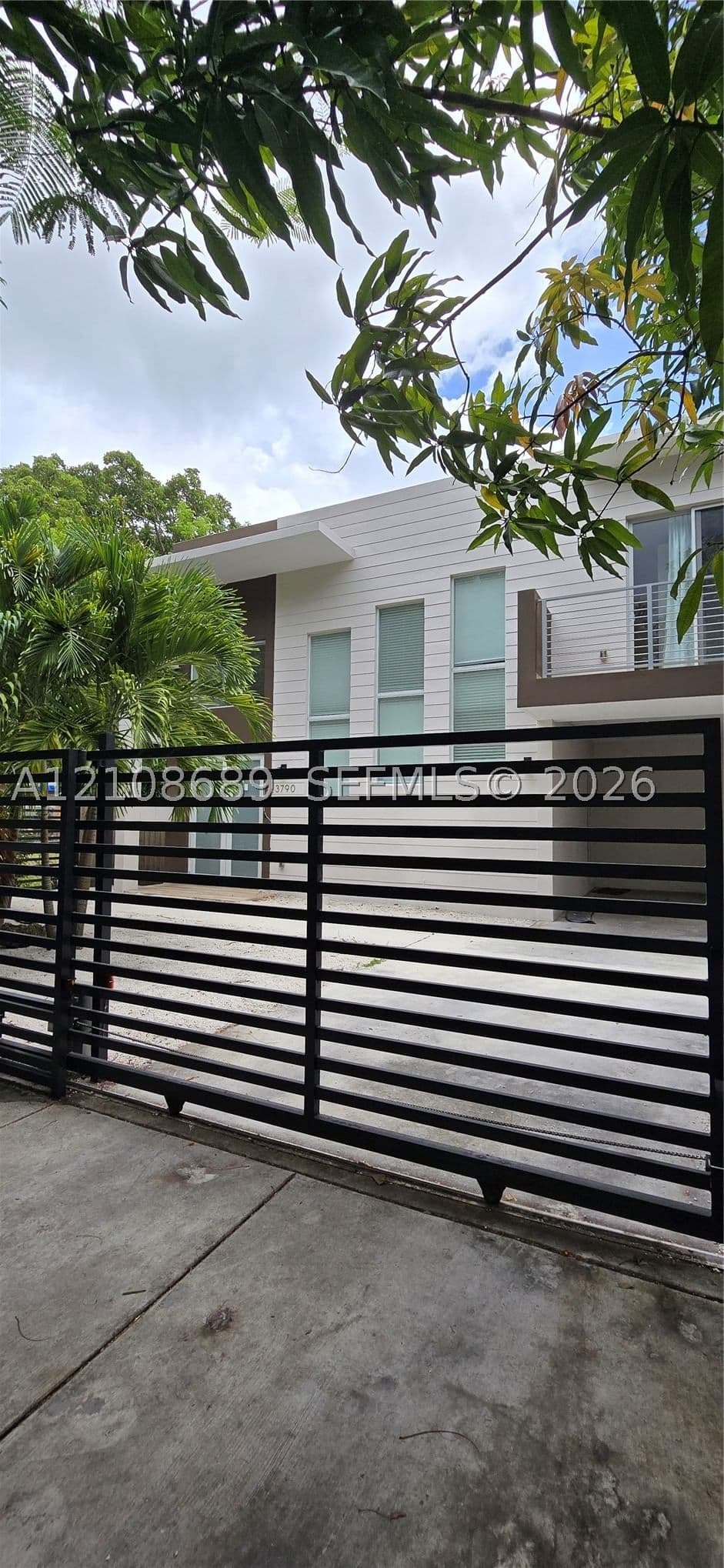 3-bedroom Single-Family Home — Miami, FL 33133