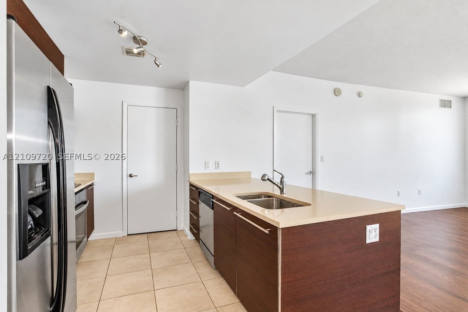 QUANTUM ON THE BAY CONDO — ilan fotoğrafı