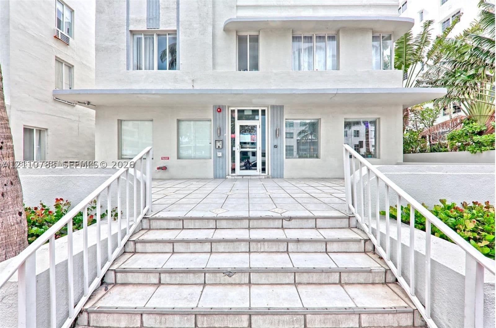 Condo — 3710 Collins Ave #N-202, Miami Beach, FL 33140