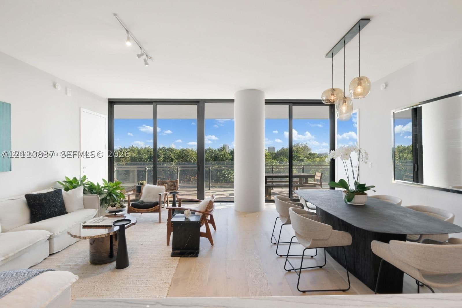 8701 Collins Ave Condo, Miami Beach