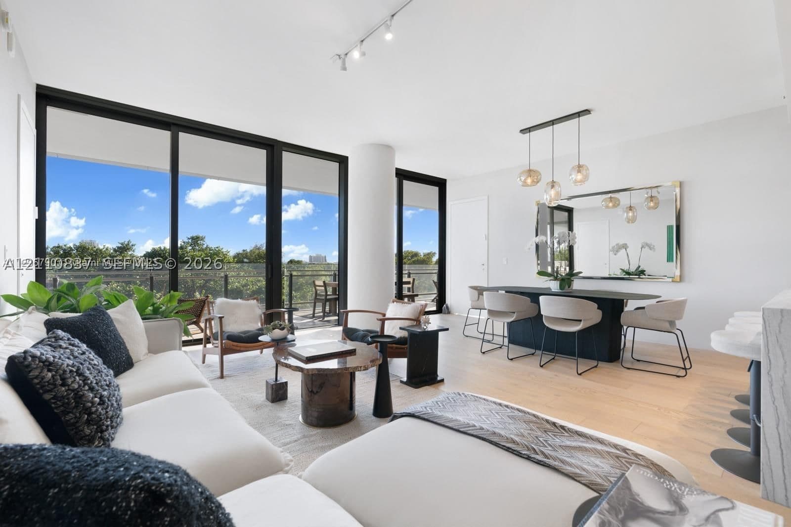 8701 COLLINS AVE CONDO — ilan fotoğrafı