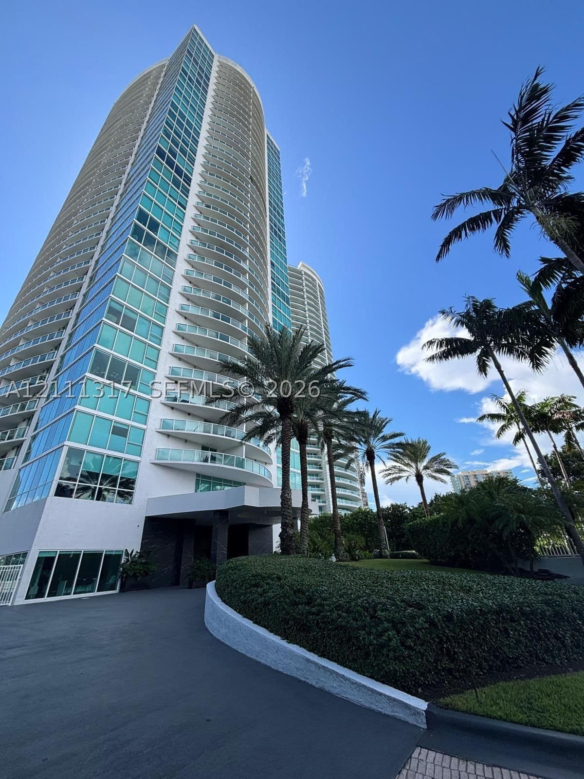 1+1 Condo — 2101 Brickell Ave #711, Miami, FL 33129