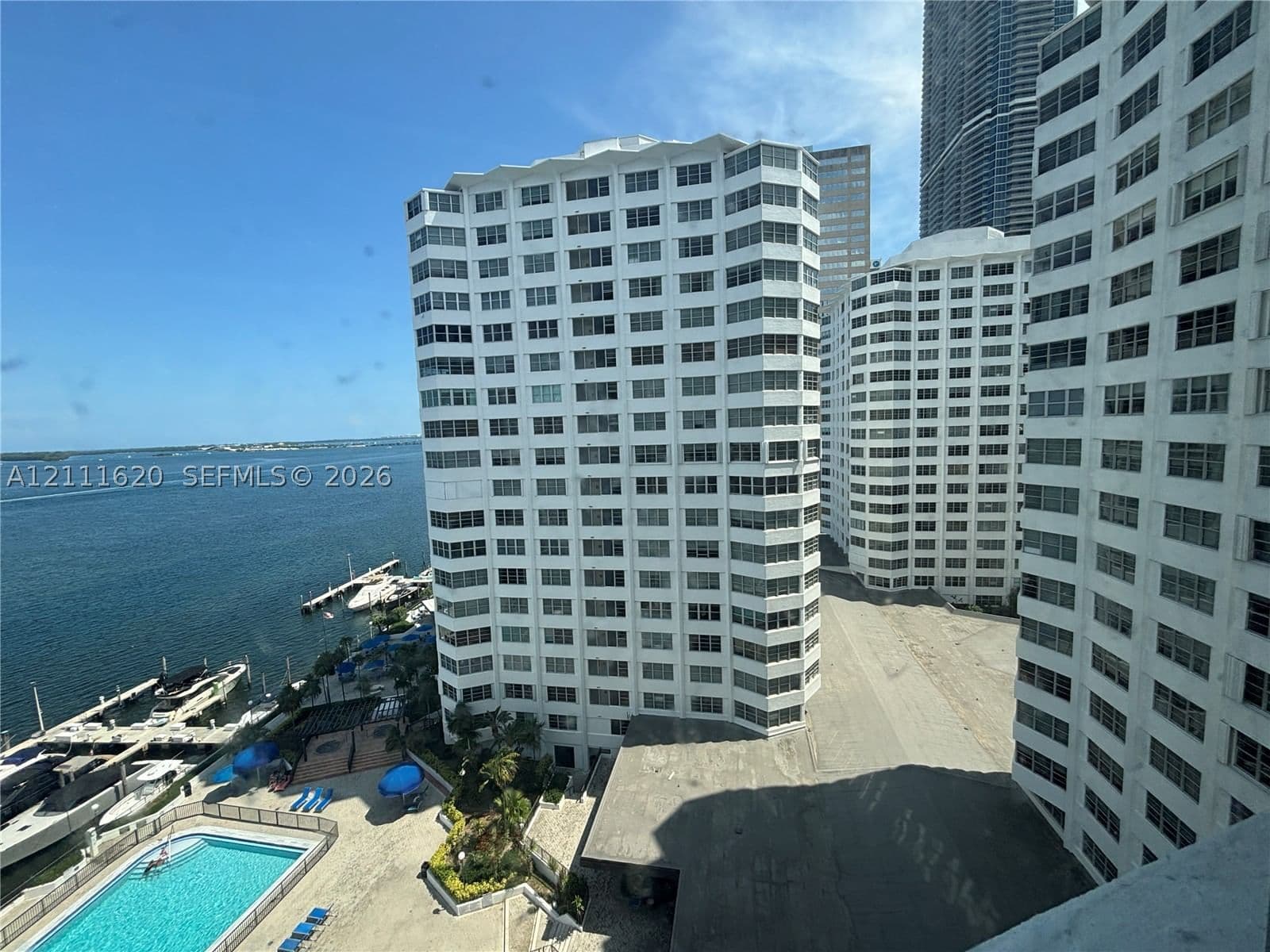 FOUR AMBASSADORS CONDO PH — ilan fotoğrafı