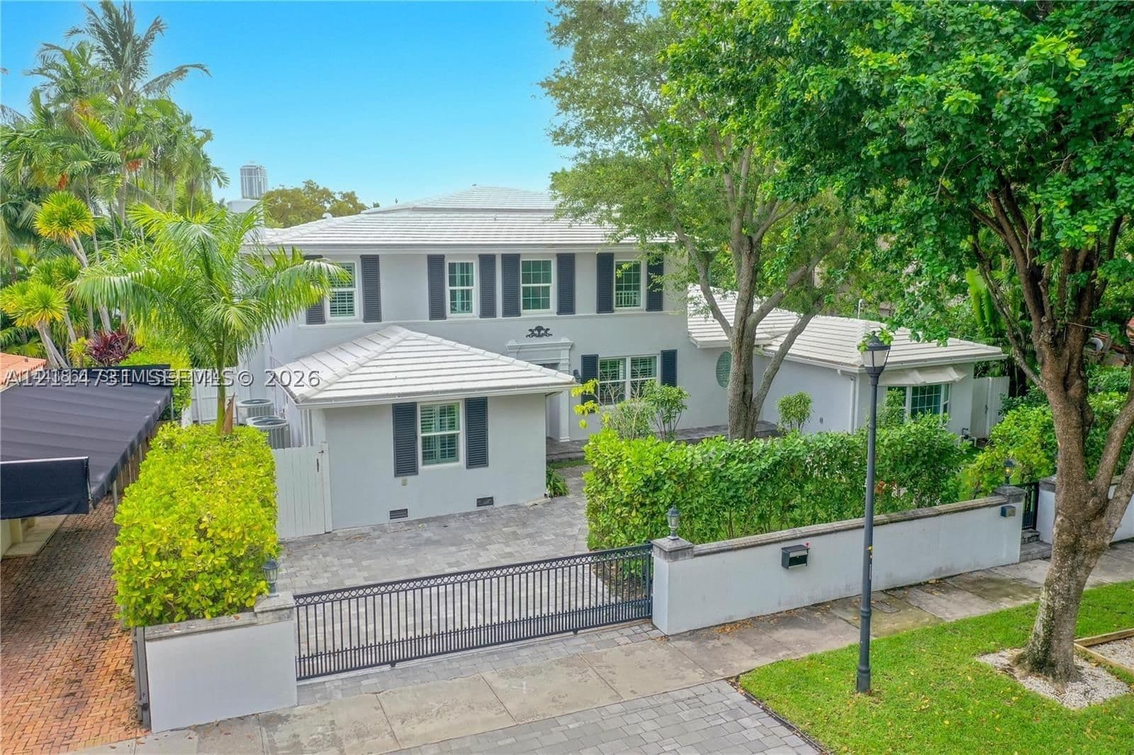 5+1 Müstakil ev — 4531 Bay Rd, Miami Beach, FL 33140