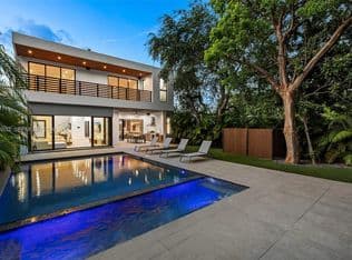 5-bedroom Single-Family Home — 260 NW 47th St, Miami, 33127