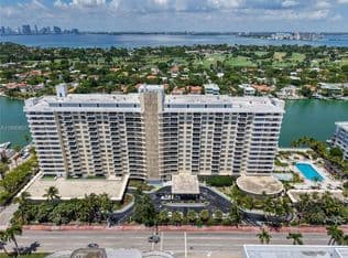 3-bedroom Condo — 5600 Collins Ave APT 14K, Miami Beach, 33140