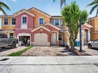 3-bedroom Townhouse — 16651 SW 79th Ter, Miami, 33193