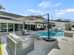 4-bedroom Single-Family Home — 6200 SW 118th St, Pinecrest, 33156