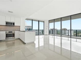 3-bedroom Condo — 88 SW 7th St APT 2302, Miami, 33130