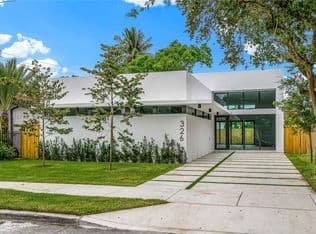 3+1 Müstakil ev — 326 NW 40th St, Miami, 33127